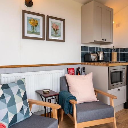 Outbak Shepherds Hut Cheltenham Esterno foto