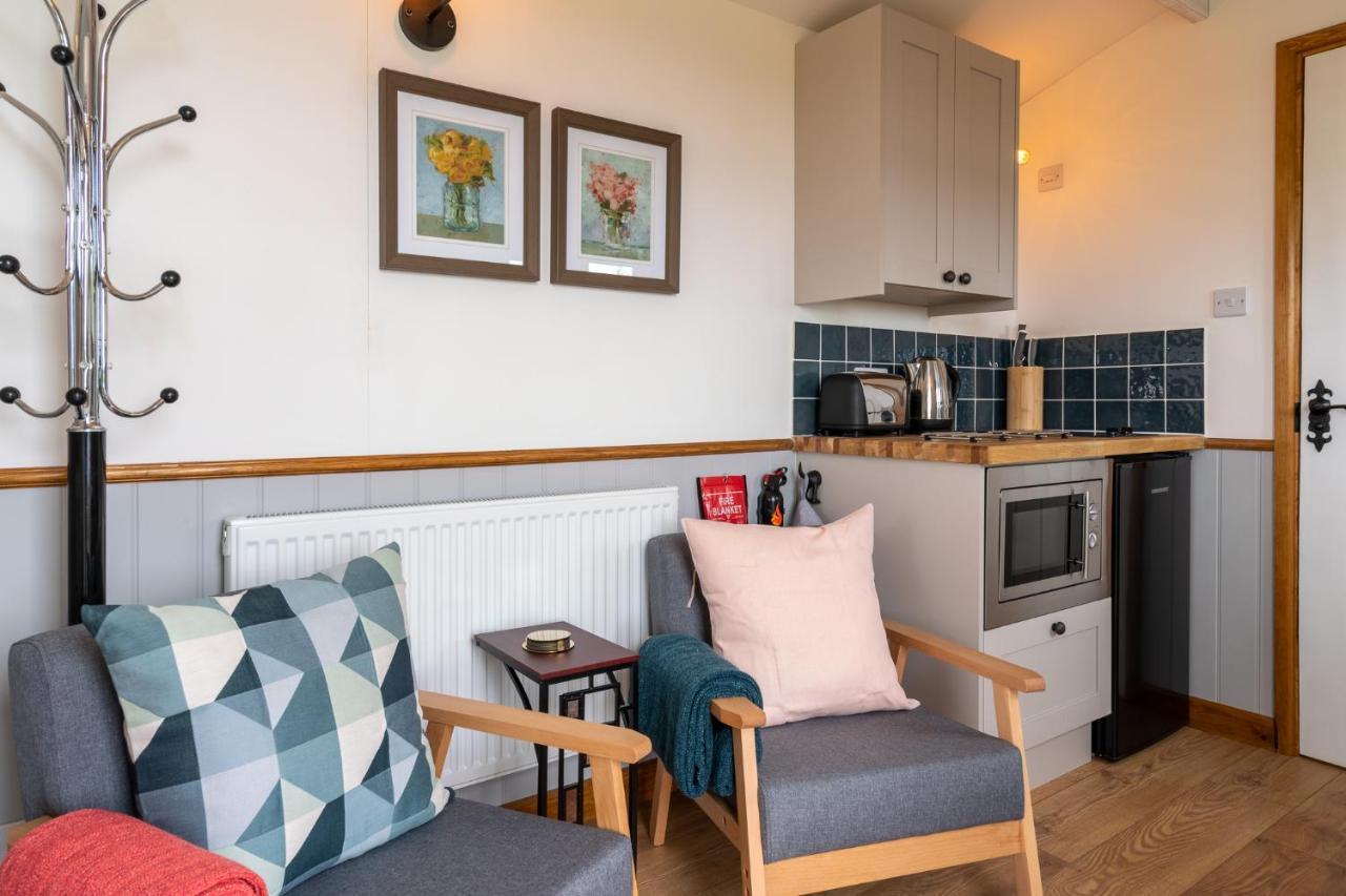 Outbak Shepherds Hut Cheltenham Esterno foto