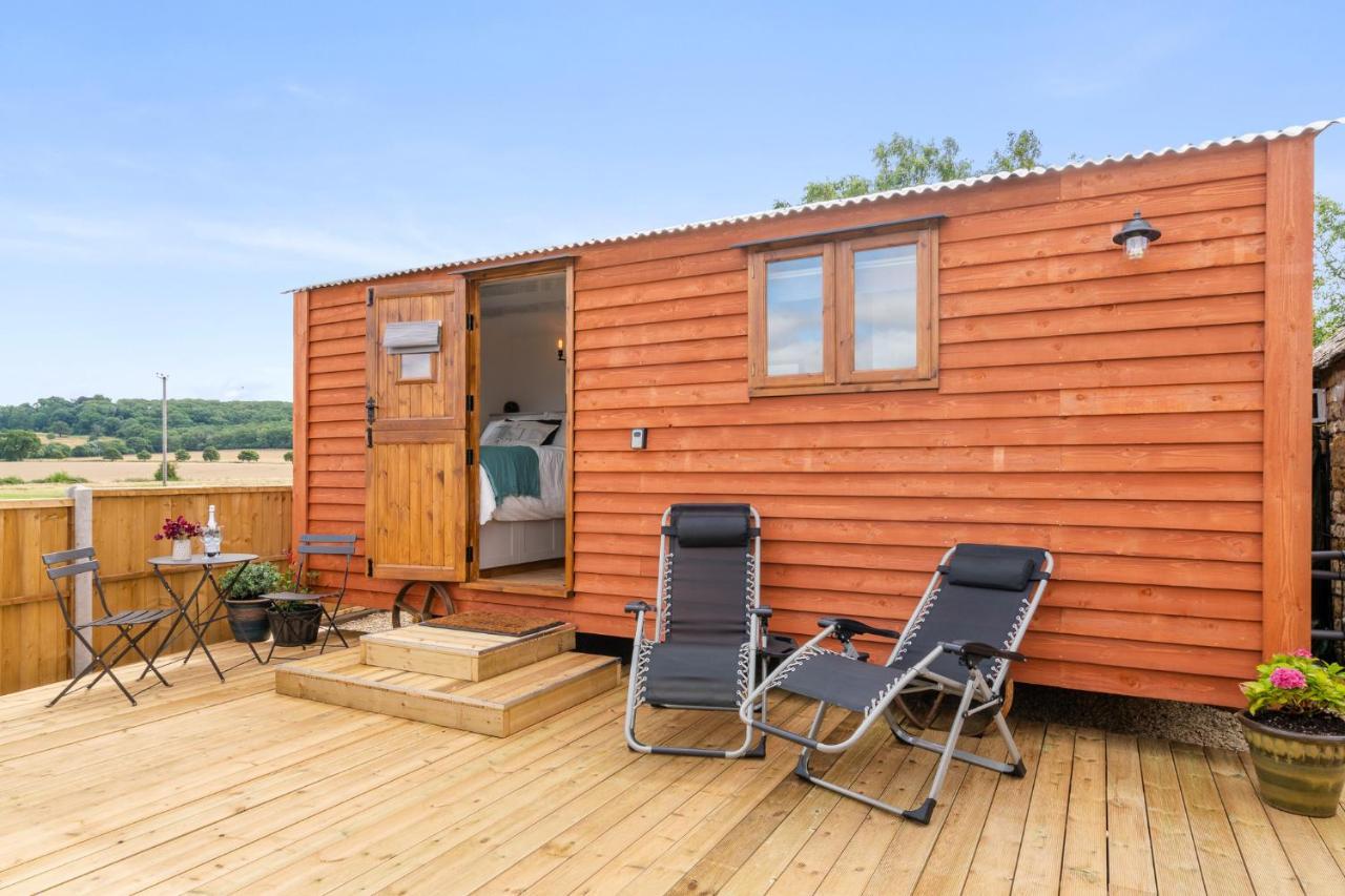 Outbak Shepherds Hut Cheltenham Esterno foto