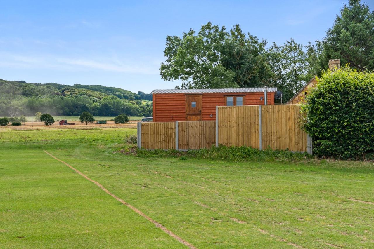 Outbak Shepherds Hut Cheltenham Esterno foto