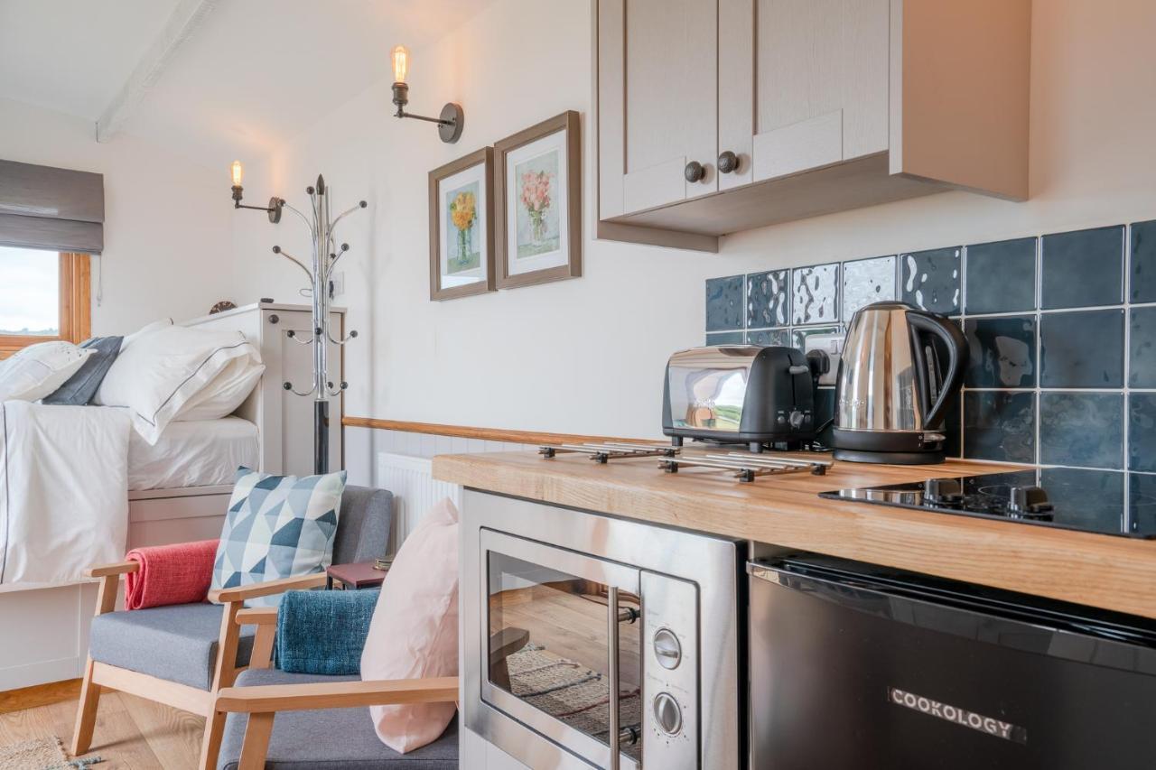 Outbak Shepherds Hut Cheltenham Esterno foto
