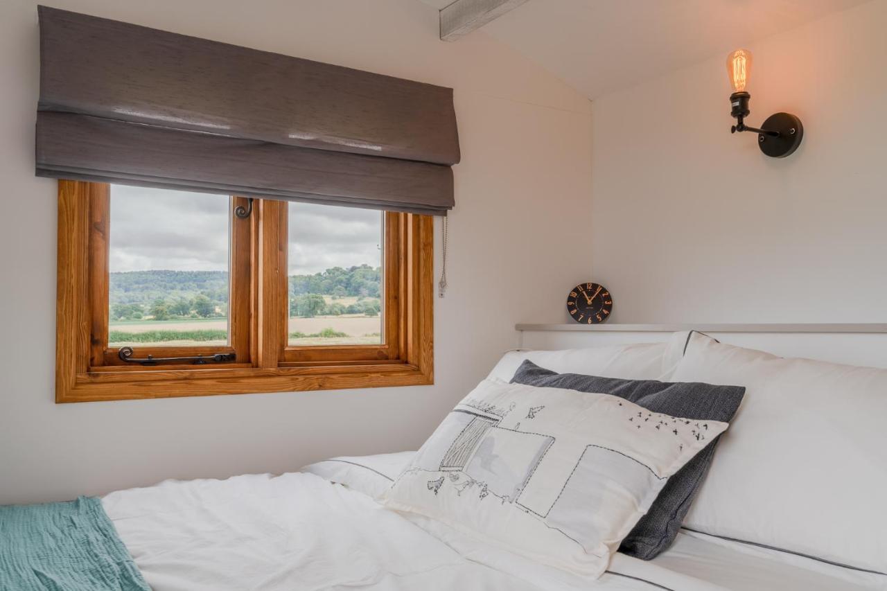 Outbak Shepherds Hut Cheltenham Esterno foto