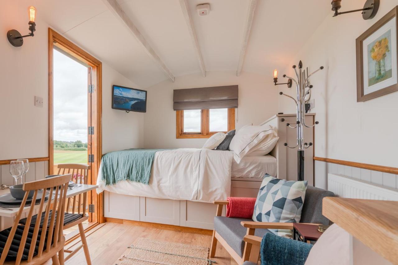 Outbak Shepherds Hut Cheltenham Esterno foto