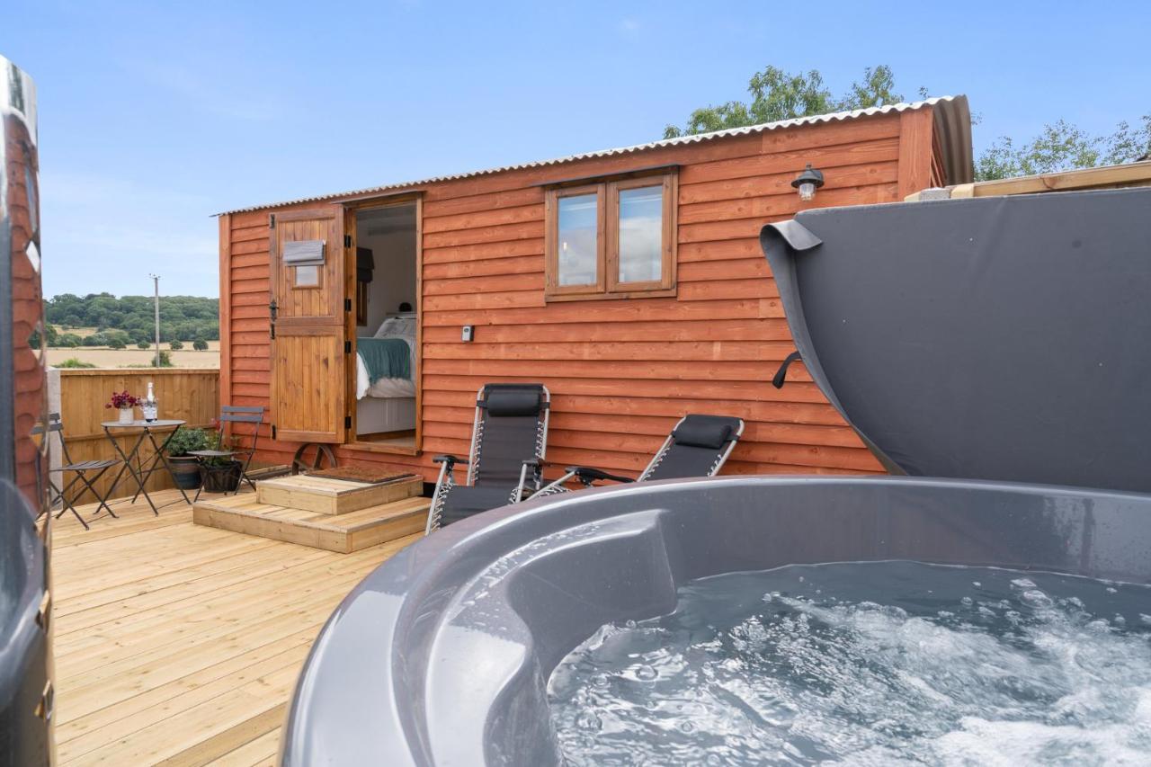 Outbak Shepherds Hut Cheltenham Esterno foto