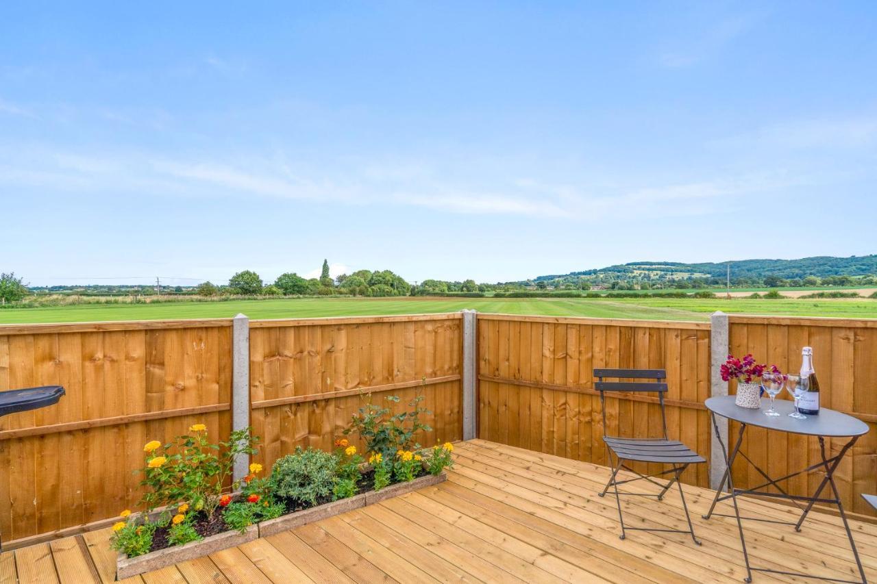 Outbak Shepherds Hut Cheltenham Esterno foto